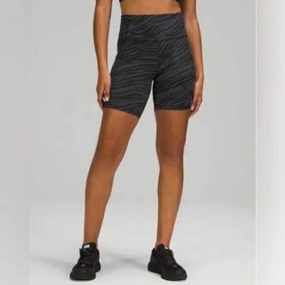 Fast and Free High-Rise Short 8" in Heritage 365 Camo Deep Coal Multi - Picture 3 of 3